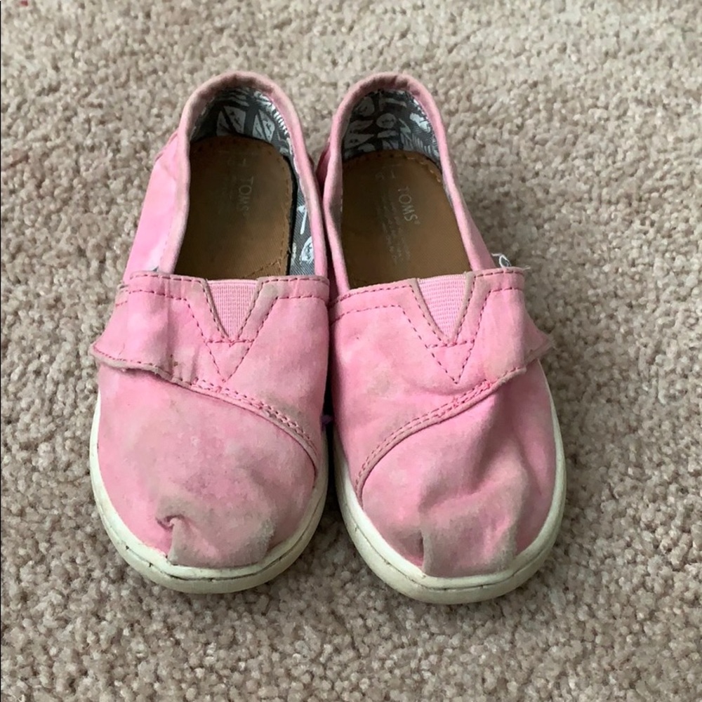 Girls pink slip on Toms